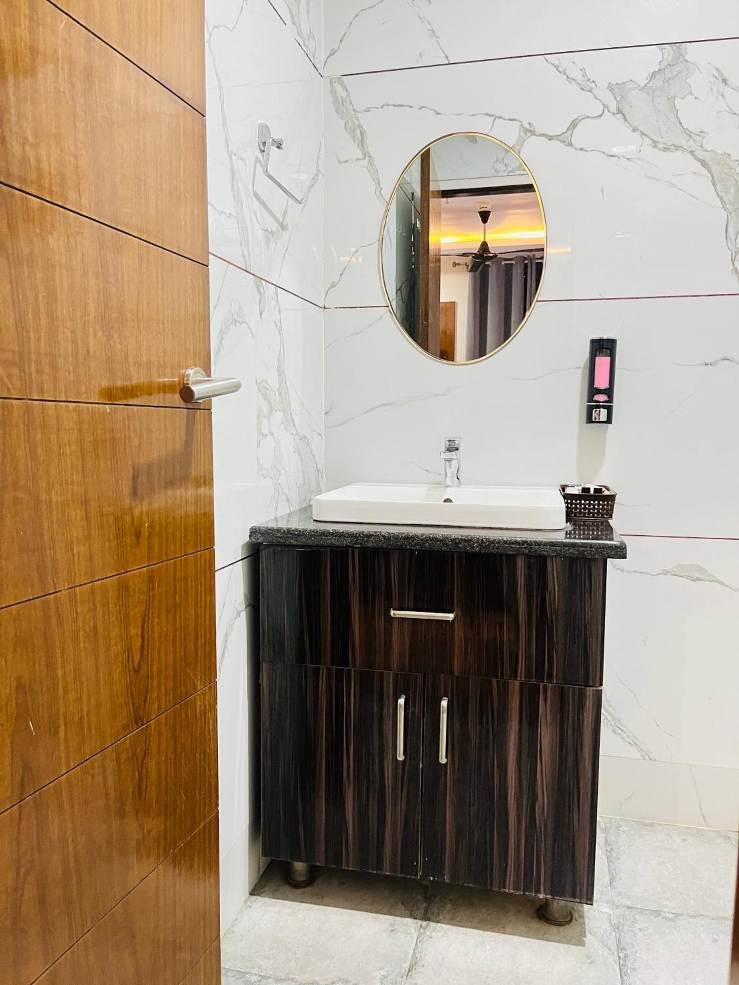 Affluence Hotel Kharar エクステリア 写真
