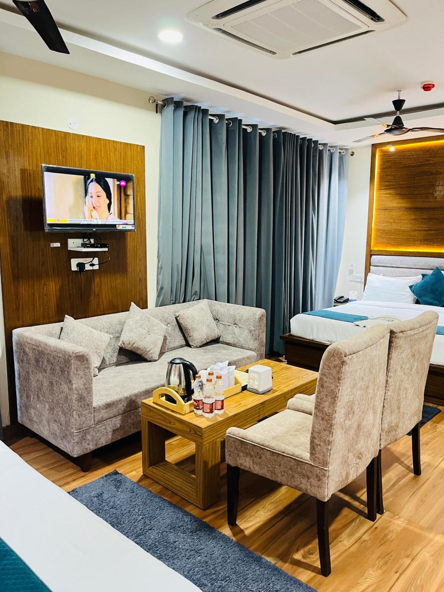 Affluence Hotel Kharar エクステリア 写真