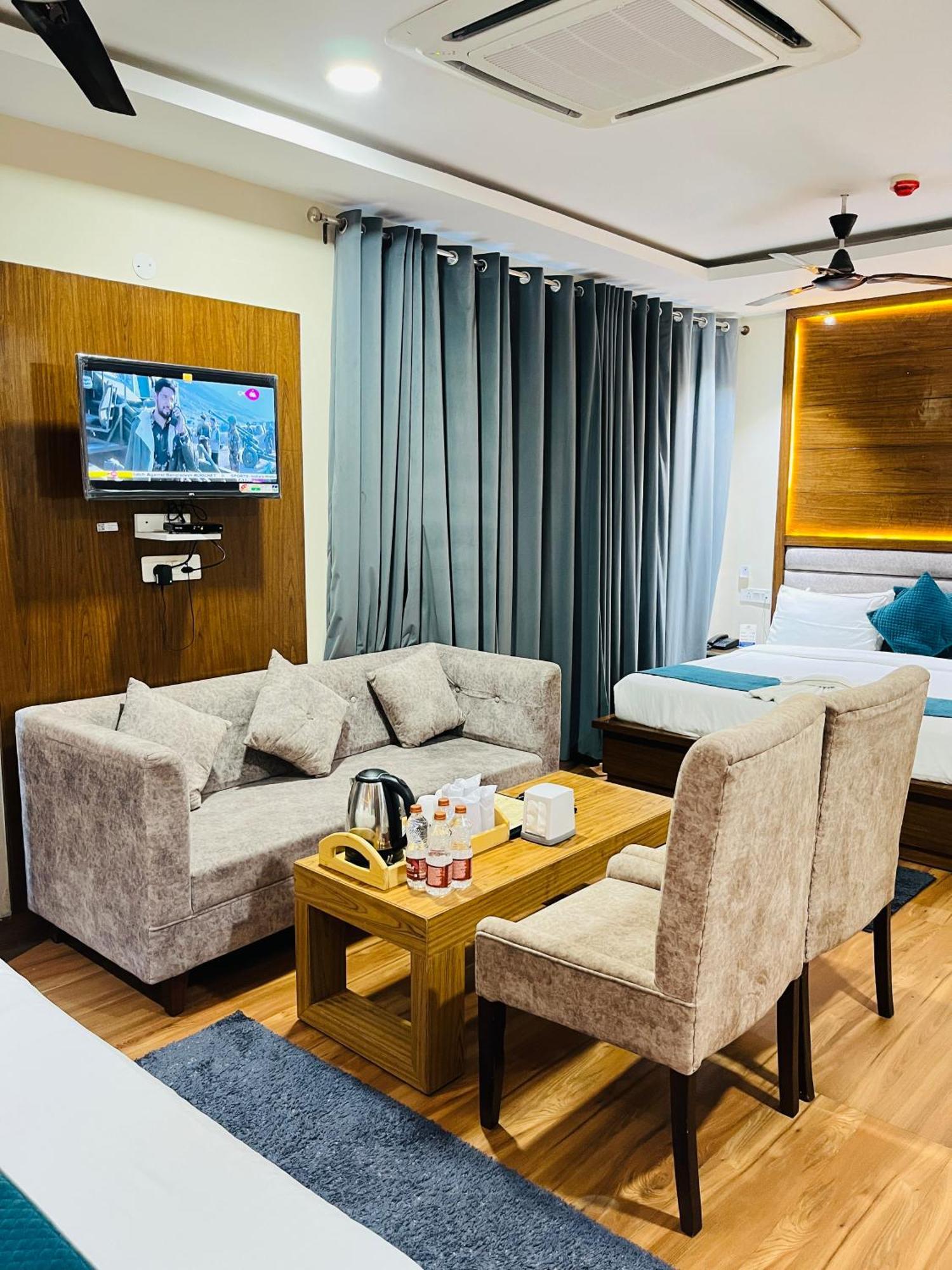Affluence Hotel Kharar エクステリア 写真